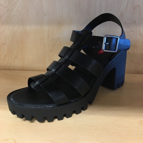 UNIONBAY Shoes - 🖤Union Bay lug bottom strappy heels🖤